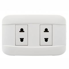 Panel de interruptores y enchufes